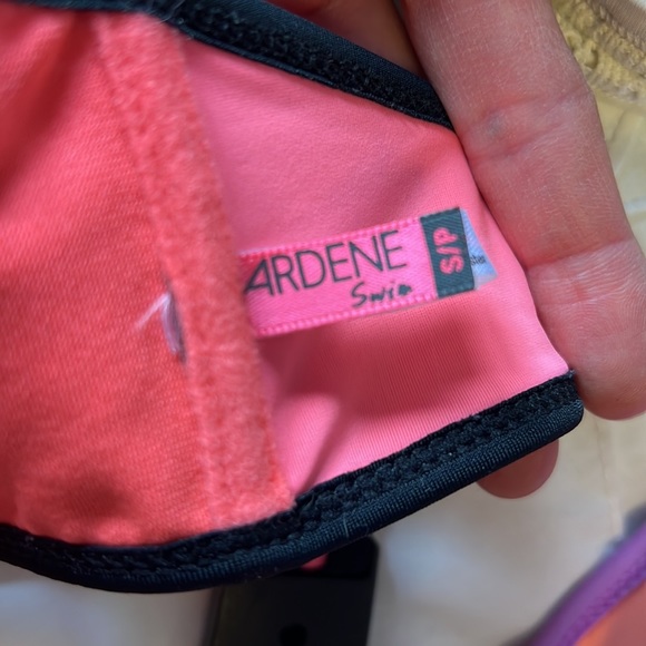 Two bikini tops - Picture 4 of 4